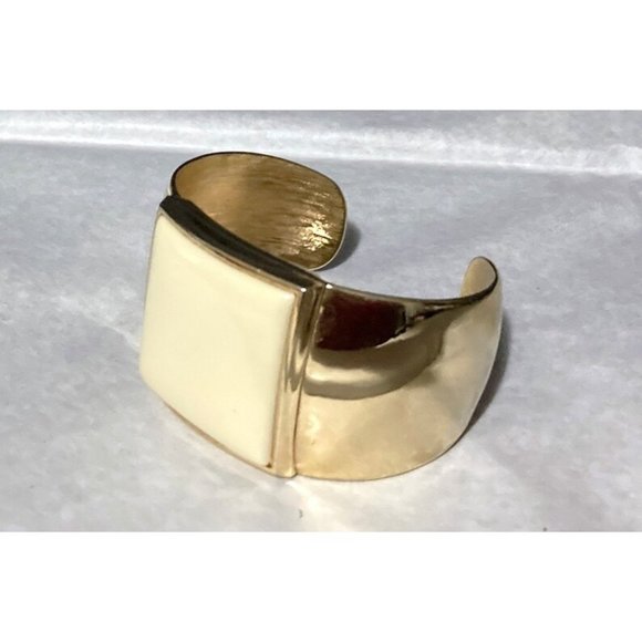 Vintage Avon Gold Tone Creamy Lucite Square Cuff Bracelet Mid Century Modern - Picture 9 of 10